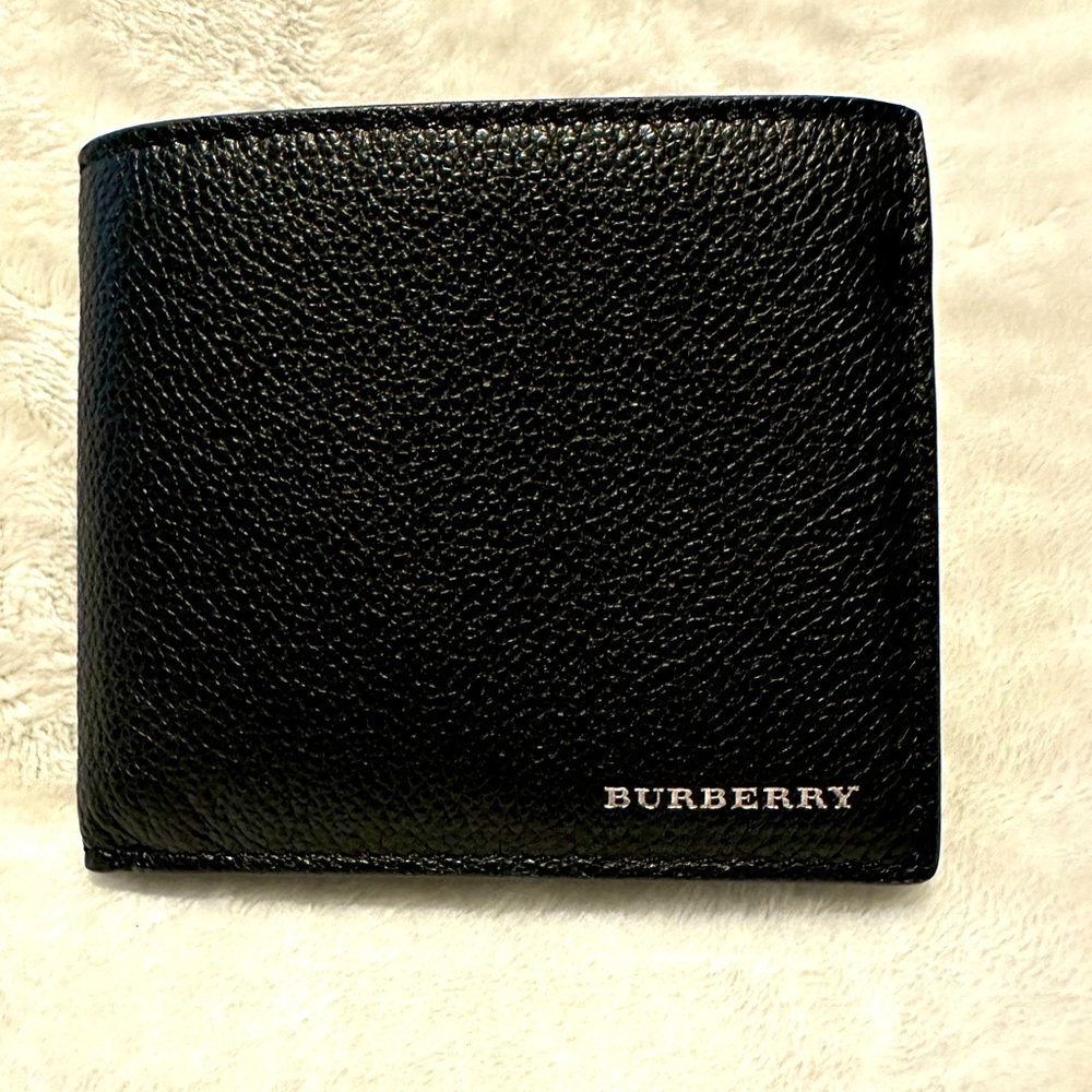 NWOT Burberry Men’s Black Pebbled Leather International Bifold Wallet